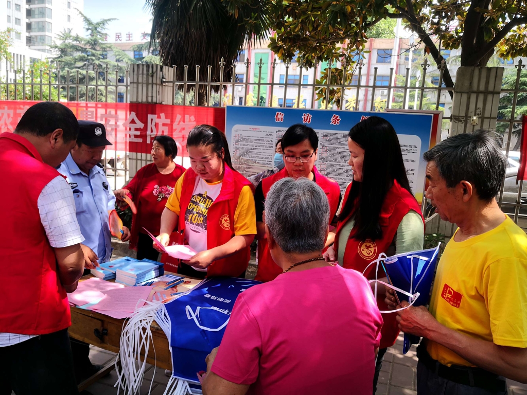 米河镇开展平安建设集中宣传活动