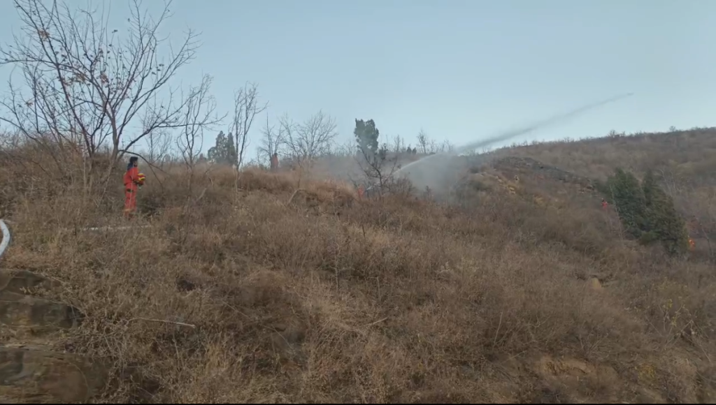 勇于担当，冲锋在前 巩义市消防救援大队成功处置米河一起山火